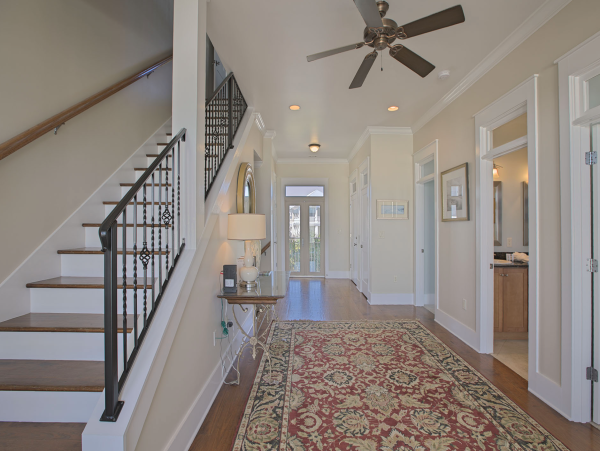 Luxury Beach Vacation Home wit Large Pool & Upscale Decor